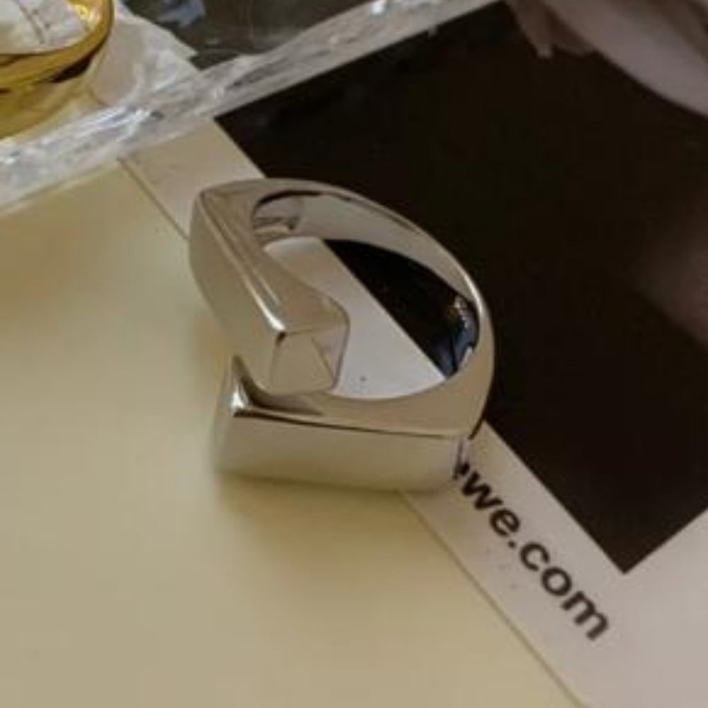 Women's ring in silver color, with adjustable size